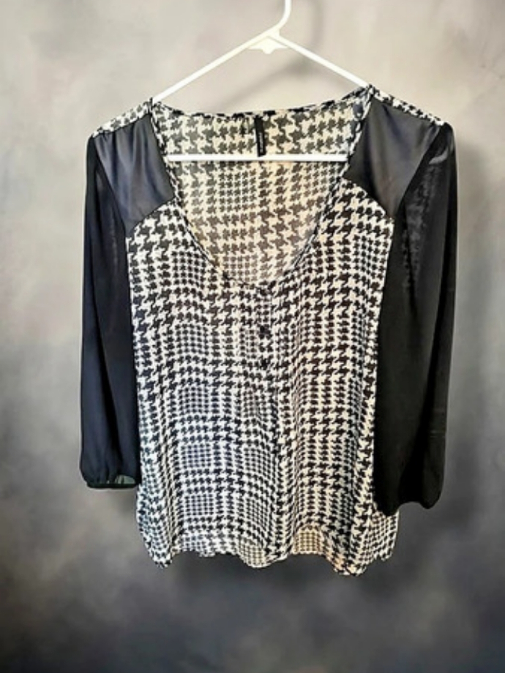Maurices Long Sleeve Blouse in Black & White Like New